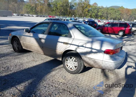 2000 Toyota Camry Le z USA, uszkodzony, nr VIN 4T1BG22K3YU707317